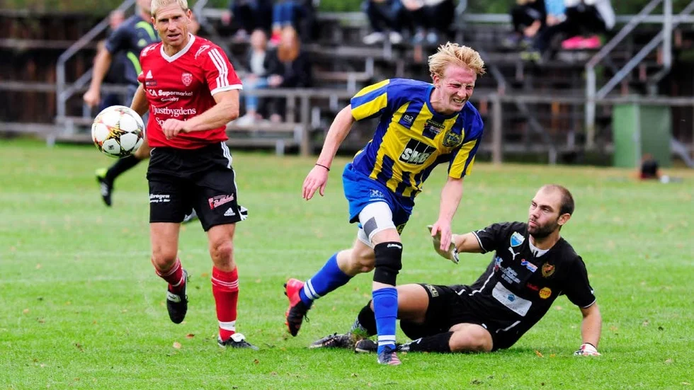 Joakim Jansson, till vänster, gjorde två mål när Tjust vann seriefinalen mot IFK Tuna.
