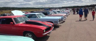 Motorer och musik på Summer Meet