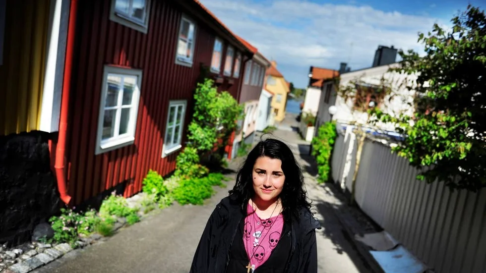 Yngre. Hilma Bertilsson är socialdemokratisk kandidat till kommunfullmäktige. Hon är just nu 17 år gammal och har åldern inne lagom till valet.