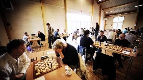 46 spelare var anmälda till schackturneringen som hölls till Hugo Karlssons minne.
