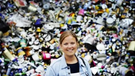 Syftet är att minska andel avfall som går till förbränning och få en renare miljö berättar Sofia Ahl som är  miljöinformatör hos                              Västerviks kommun.Foto: Ola Axman