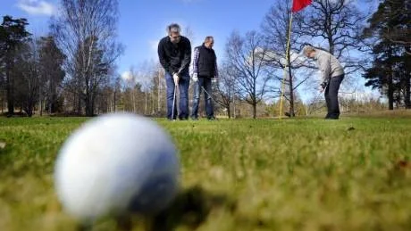 Niklas Lindberg, Peter Hartzell och Christer Karlsson puttar för första gången den här säsongen.