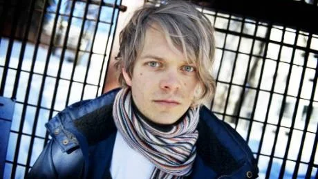 "Att gå från en greppbar verklighet som är tung till en helt förvriden värld. Den resan fångade mig och jag ville undersöka hur man kan beskriva den", säger Anders Teglund. Till vardags spelar han i bandet Cult of Luna och nu ger han ut sin första bok "Eviga riket"Foto: Johan Engman/Scanpix
