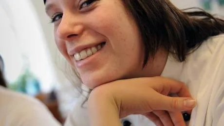 Sofie Helgersson ser fram emot välgörenhetsmiddagen nästa torsdag på restaurangskolan i Västervik.