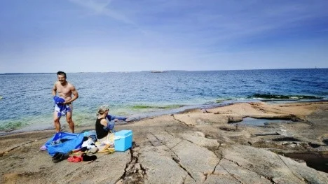 Herr och fru Rohde var två av badgästerna i Skanvik tidigare i somras. Badplatsen vann VT:s webbomröstning. Arkivbild: Ellen Nielsen-Kindstrand