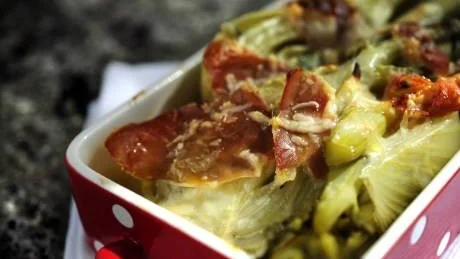 Gratinerad fänkål är en italiensk klassiker och väldigt gott. Kan göras både vegetarisk och med parmaskinka. Foto: Anders Wiklund/Scanpix