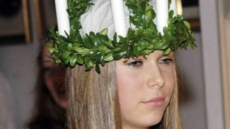 2009 års lucia i Gamleby är Moa Hellman som här är beredd att tåga in i kyrkan.