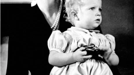 Lille Carl Gustaf tillsammans med sin mor prinsessan Sibylla år 1946. Foto: Svenska Dagbladet/Scanpix