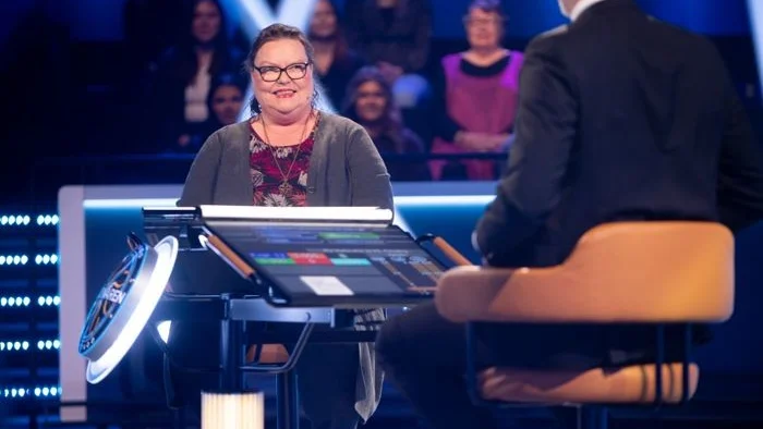 Finspångsbon Mia Wallin lyckades bra i Heta stolen i Postkodmiljonären och klättrade upp till 13:e frågan.