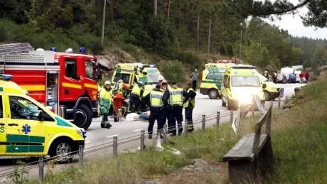 Tre personer skadades allvarligt vid en frontalkrock på E22 i höjd med Glabo söder om Västervik på lördagseftermiddagen. Foto: Lisa Olaison