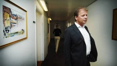 Harald Hjalmarsson tycker inte om att Tjustbanan får hålla till godo med rälsbussar i väntan på de nya tågen.