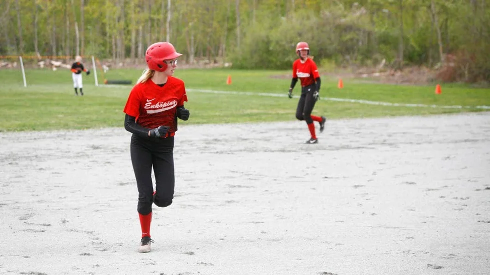 Lisa Karlsson, till vänster, gjorde en stark insats mot Örebro.