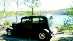 Provtur. Nere vid Tjursbosjön är det en vacker utsikt från grusvägen där Mats Karlén parkerar sin pärla.