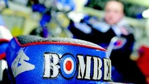 Varför Bomber? Smeknamnet kommer efter att Chris Harris alltid fått kämpa bakifrån eftersom han var en dålig starter i början av karriären.