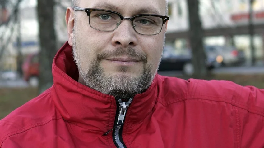 Tommy Wahlström har testat gps:er i flera år. Han säger att de blivit bättre och billigare, men att kartorna fortfarande inte tillräckligt bra.