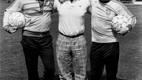 Sven-Åke tillsammans med fotbollsbröderna Roger och Benno Magnusson.
