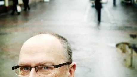 Västerviksbon Gunnar Iselau arbetar på Skolverket. Han har på regeringens uppdrag undersökt varför vissa elever och skolor lyckas bättre än andra. Undersökningen visar att den  enskilt viktigaste faktorn är läraren. Foto: Ellen Kindstrand