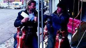 Komedi. Peter Gantzler (den snälle i "Italienska för nybörjare") och Jens Albinus i Lars von Triers dödssjuka komedi "Direktören för det hele". Foto:  Automavision