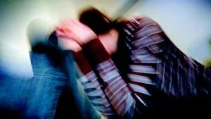Hårdare tag. Nu ska polisen inte längre bara hälla ut alkoholen när de påträffar ungdomar med öl, vin eller sprit. I stället ska en anmälan alltid skrivas. "Vi kanske har varit för snälla tidigare", säger Ulf Karlsson på polisen.                                                                                    ARKIVFOTO: MATILDA AHL