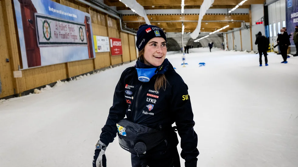 Ebba Andersson är en av flera svenska landslagsåkare som ställer sig positiv till förslaget om att införa proffslag i längdvärldscupen. Arkivbild.