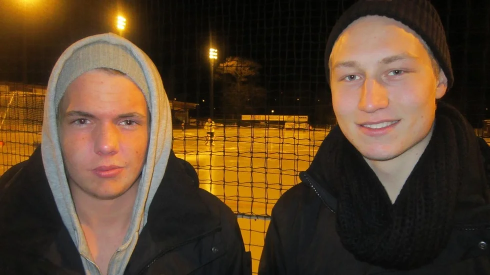 Martin Lind och Johan Riddarström såg matchen från sidan. Riddarström var lite krasslig. Lind har anbud från Derby och funderar eventuellt på comeback.