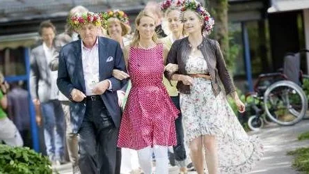 Förra årets sommarvärdar representerade av Jan Carlzon, programchefen Bibi Rödöö och Petra September Marklund. Snart pratas det igen.