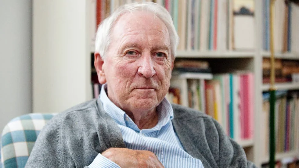 Tomas Tranströmer i bostaden på Söder i Stockholm.