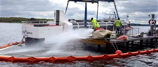 Sjunken båt ligger flott igen i sin hemmahamn