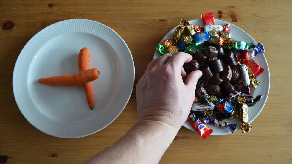 Vallöfte. Det gäller att hålla tungan rätt i mun när man väljer diet. Eller så struntar man i det och ägnar sig åt viktigare saker.