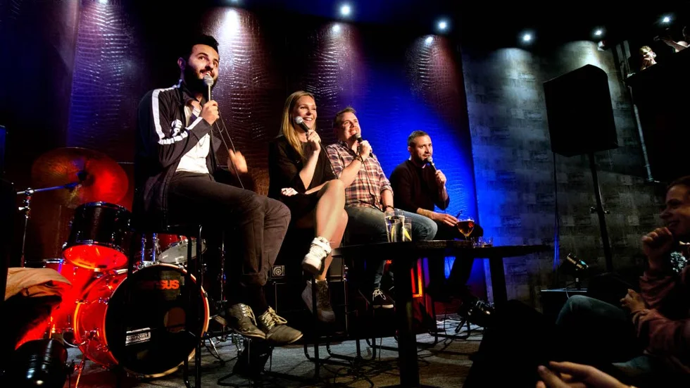 Till Slut Kommer Någon Att Skratta (TSKNAS) med Soran Ismail, Johanna Wagrell, Petter Bristav och Aron Flam.