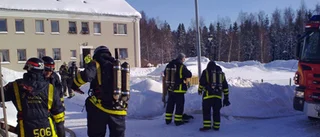 Kvinna med två barn i lägenhetsbrand