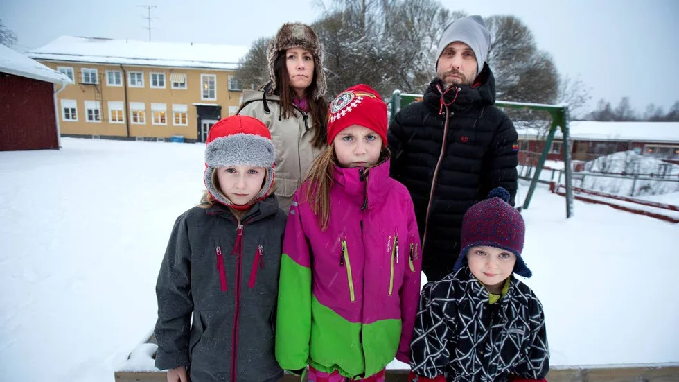 KYRKBYN. "Utan en skola dör världsarvet. Det blir en spökstad" Föräldrarna Jeanette Strömbäck och Jon Hallström var inte förvånade över beslutet. Barnen Frida Appelgren, 8, Matilda Strömbäck, 8, och Manne Hallström, 4, går idag på skolan och förskolan.