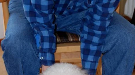 Birger Christensson kelar en stund med Milo.
