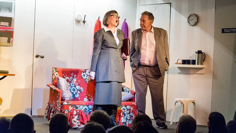 samhällsfrågor. Anne-Li Eriksson och Bertil Karlsson i teatern som tar upp aktuella samhällsfrågor.