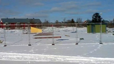 Här stod Lomboloskolan fram till branden den 28 januari i år. LKAB vill inte att skolan ska byggas upp på samma plats. Då riskerar gruvans livslängd att förkortas.FOTO: HANS STERNLUND