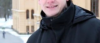 Hörselskadad talar sig varm för specialskolor