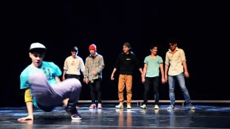 Så här såg det ut när Until thend crew uppträdde under dansuppvisningen Jump Up i Kiruna under Kulturveckan. I kväll sätter de upp sin egen show i Kiruna Folkets hus.FOTO: MARIA UNGA