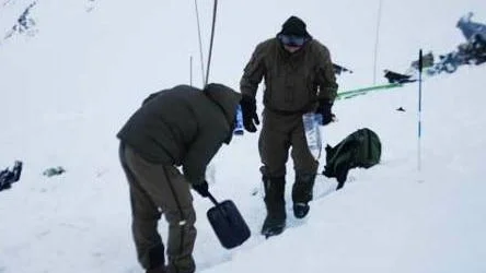 Arbetet utförs under dagen av 15 alpinister från K4.