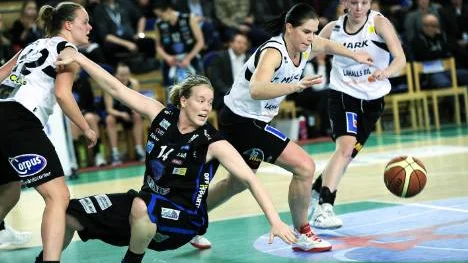 Traci Edwards gav ett lugnande besked efter matchen. "Jag tror inte att det ska vara någon fara", säger hon.