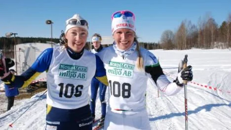 Nina Lintzén, till vänster, och Magdalena Pajala satte färg på Skatamarksloppet. Foto: ÅKE ÅKERLUND
