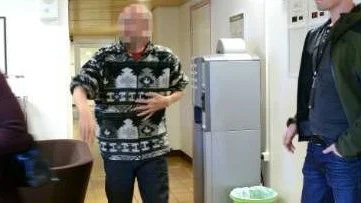 Den misstänkte mannen fördes till Gällivare tingsrätt av polis i går. Han häktades på sannlika skäl misstänkt för försök till mord och grovt vapenbrott.