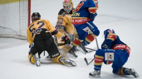 STOCKHOLM 20090212 Djurgårdens nr 13 Robin Figren gör 4-0 stående på knä mot Luleå i matchen i elitserien i ishockey på Hovet i Stockholm på torsdagen. 
Foto Bertil Ericson / SCANPIX kod 10000