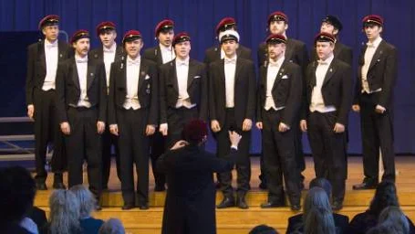 Kören Snapsakademin stod för underhållningen på examens-ceremonin.