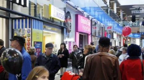 Det var trångt i Torneås jättegalleria. Intresset för de många klädaffärerna var stort och besökarna var många...