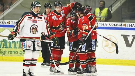 Luleå jublar efter första målet av Tommi Miettinen.