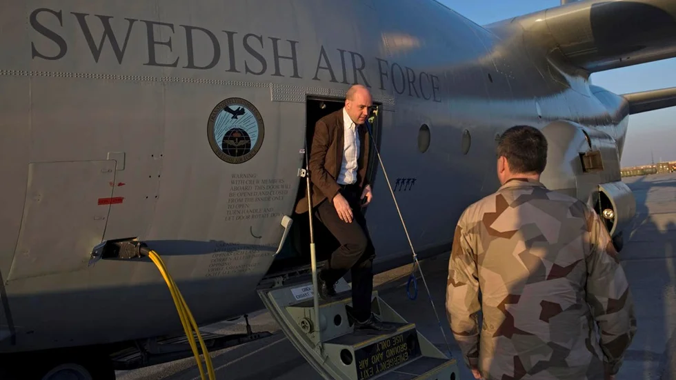 Statsminister Fredrik Reinfeldt (M) besöker den svenska IFOR-styrkan i Afghanistan.