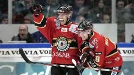 Tommi Miettinen var tillbaka i förstakedjan och då fick både Lubos Bartecko och Martin Chabada ny energi. Bartecko var rent av isens bästa spelare. Segern innebär att Luleå stannar kvar i toppskiktet av tabellen. Foto: KURT ENGSTRÖM