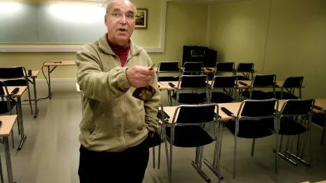 Harald Ericson, rektor vid Malmfältens folkhögskola i Kiruna, visar de nya konferenskolalerna som ska komplettera skolans satsning på hotellrum.                        FOTO: HANS STERNLUND