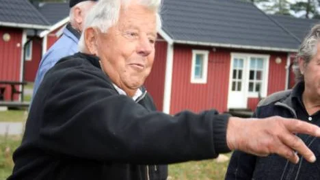 Olov Innala passade på och deltog i pilkastningstävlingen.