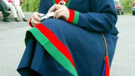 Vaino Persson från Jämtland beskriver inslag som tillkommer i den sydsamiska kolten efter konfirmationen.
